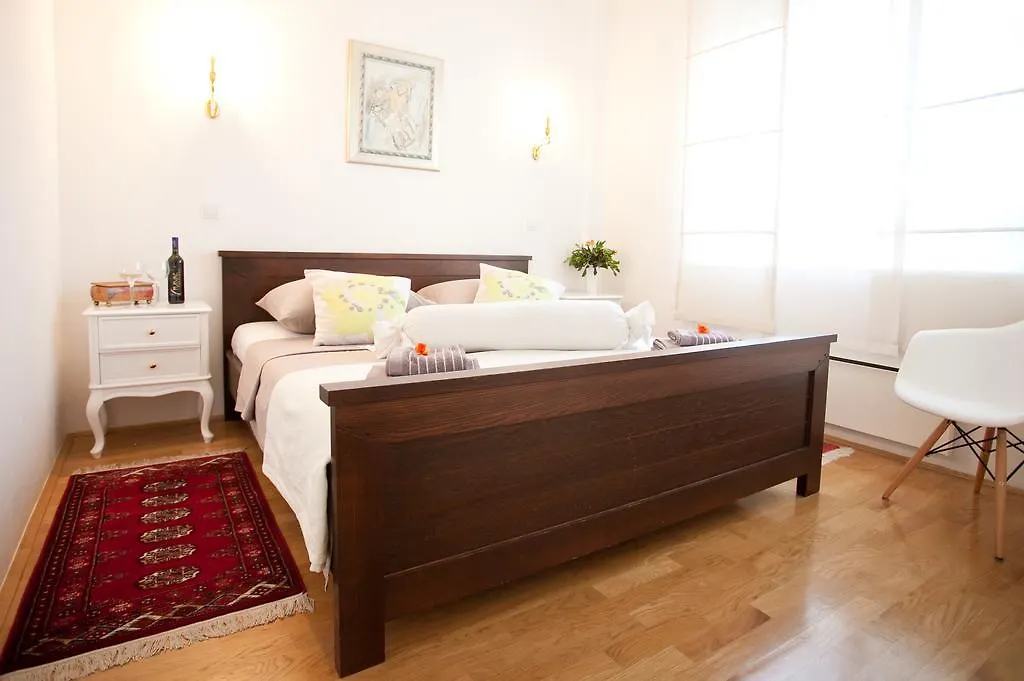 Apartment Roko Split 0*,